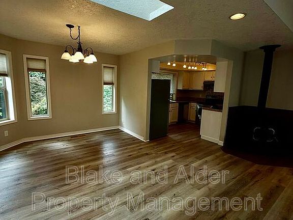 5th image of 1331 Westbrook Dr NW