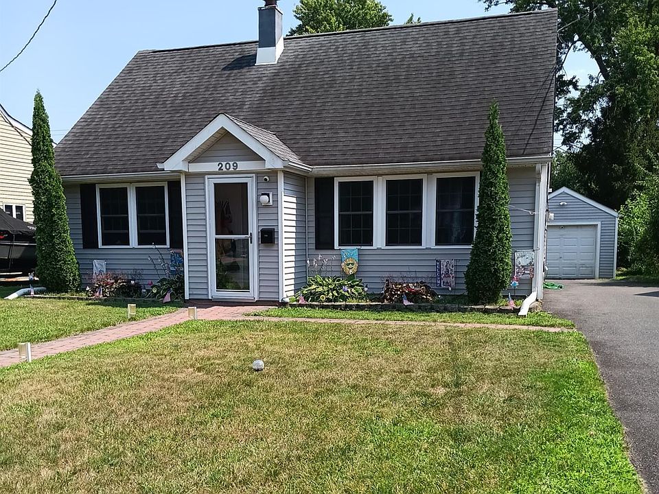 1st image of 209 Eaton Ave