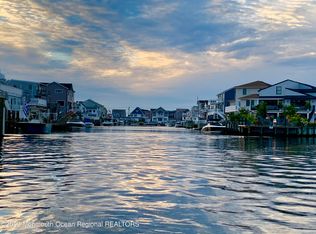 24 Beverly Ln, Manahawkin, NJ 08050