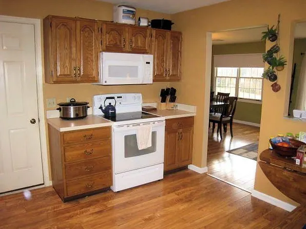 247 Crescent Dr, Hershey, PA 17033