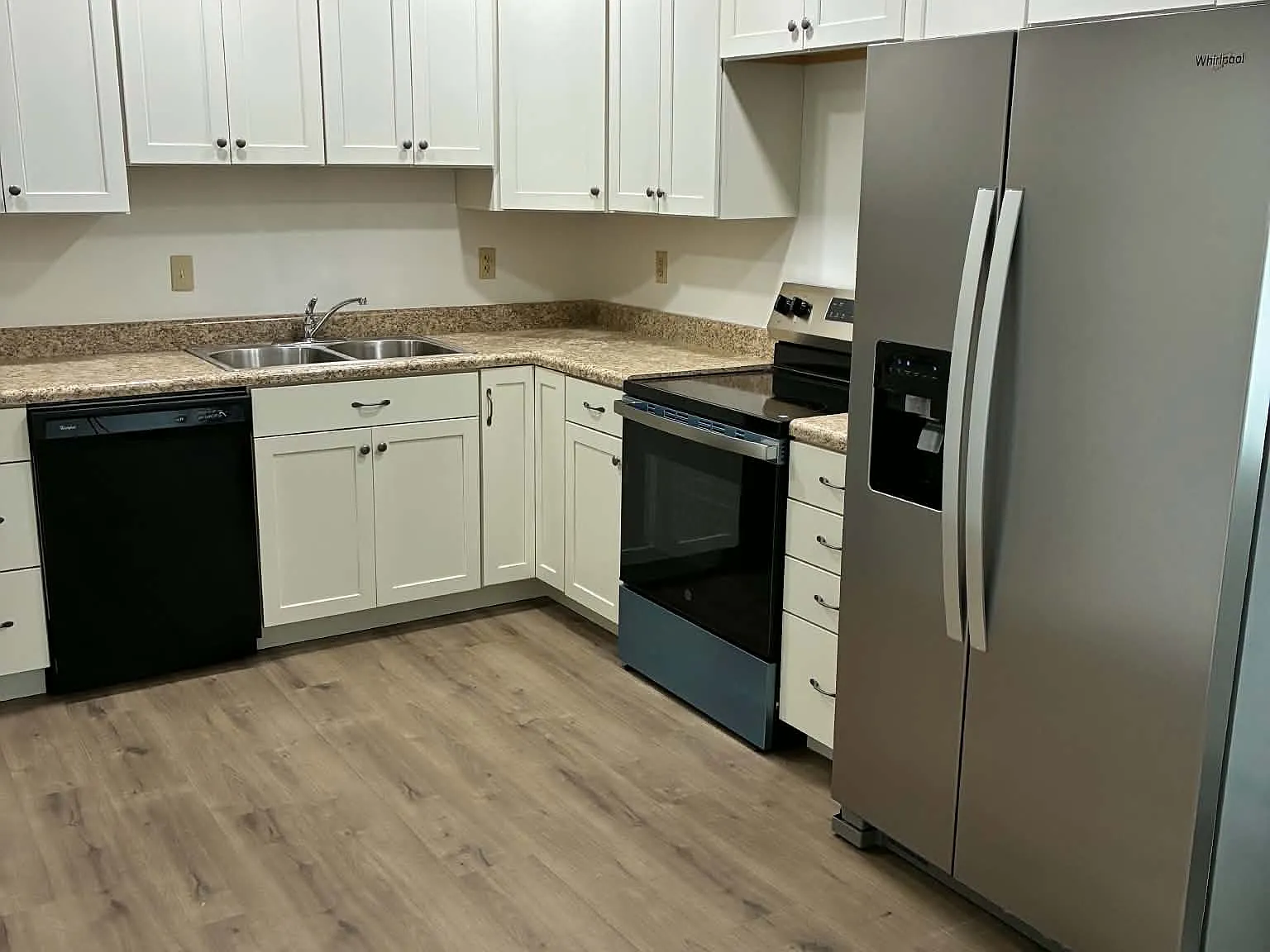 3 bed, 1.5 bath, 1200 sqft, $1,650 — Photo 3