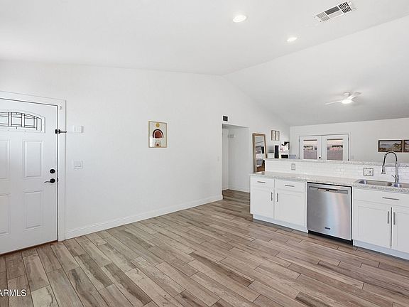 5th image of 213 W STANFORD Avenue