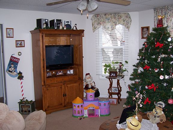 4th image of 1100 Dey St