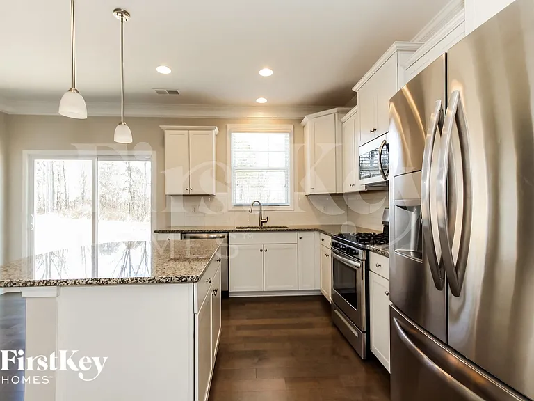 3940 Lake Breeze Dr — Photo 6