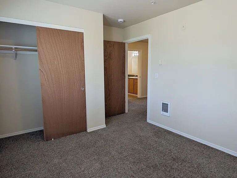 Wellesley Park Apartments — Photo 129