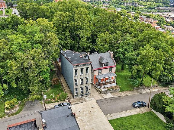 4th image of 1810 Walker St