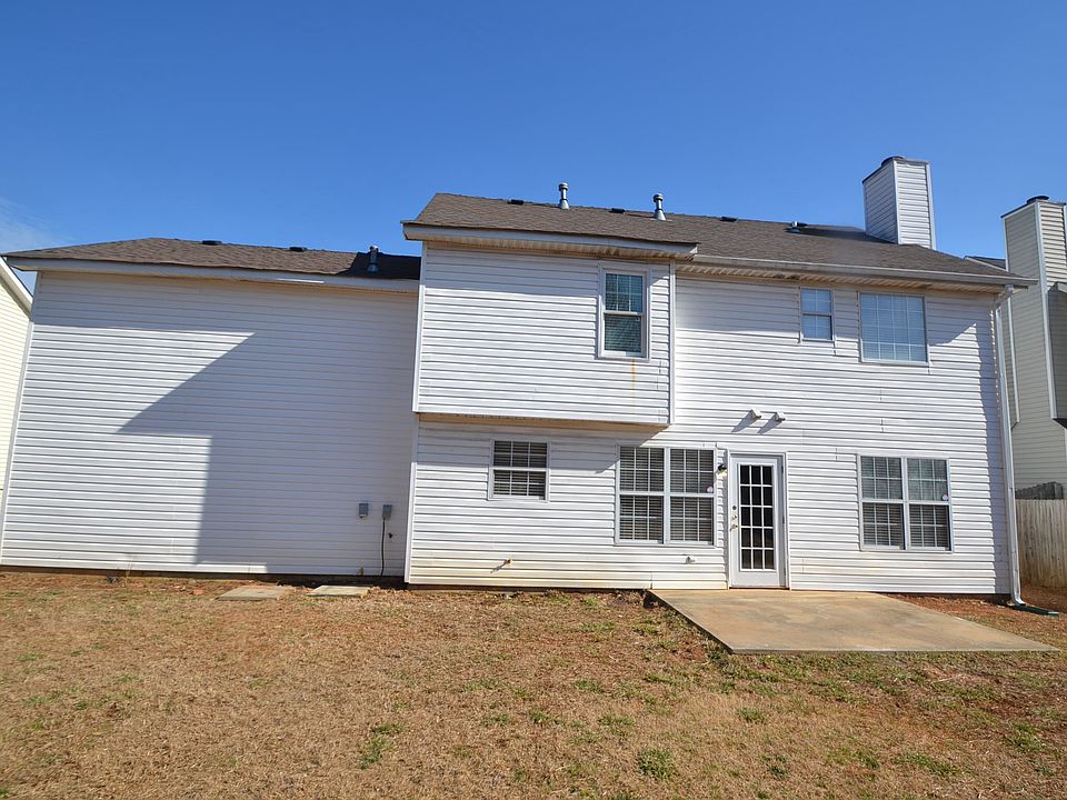 2nd image of 2481 Meadow Spring Dr