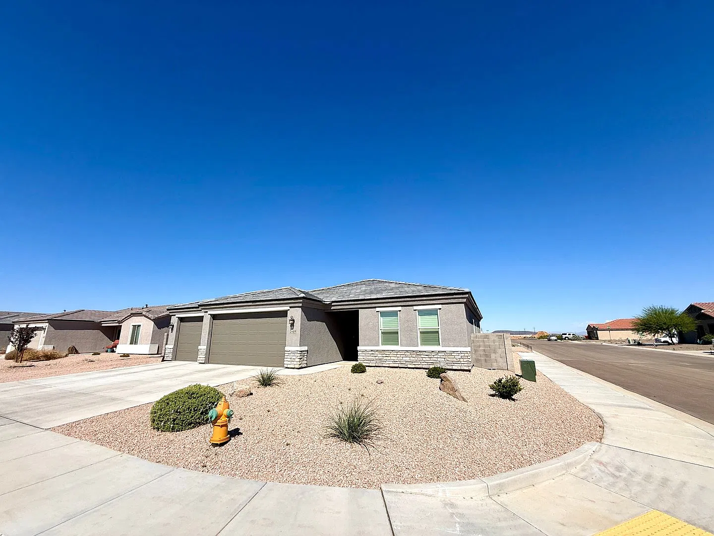 Beautiful 2024-Built 3-Bedroom Home with Solar Panels & 3-Car Garage! — Photo 2