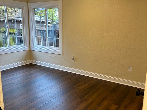 5th image of 1554 E 8th St