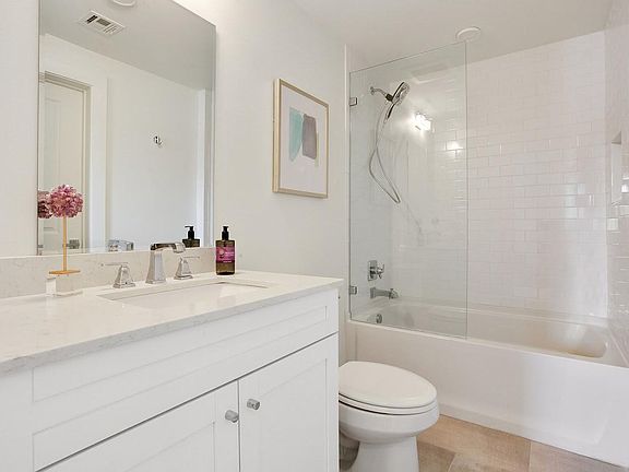 2nd image of 2100 Saint Thomas St APT 304