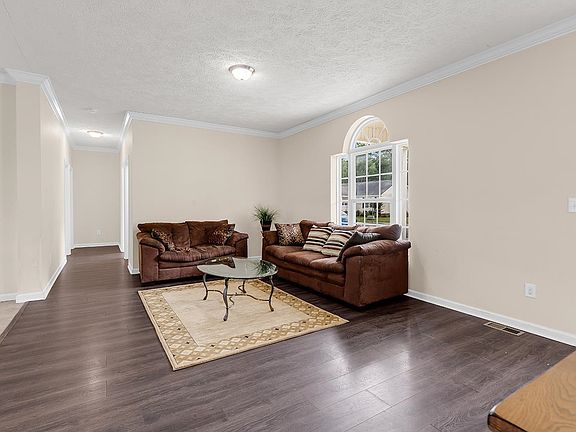 4th image of 1109 Weldon Ln.