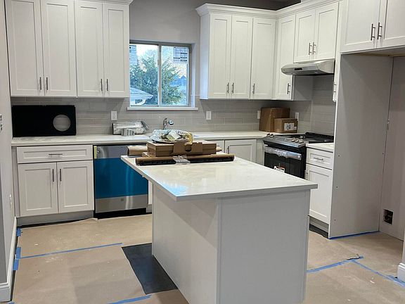 5th image of 188 Bancroft Ave