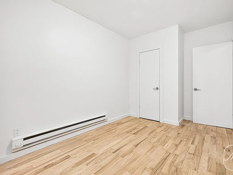 313 W 29th St #E — Photo 12