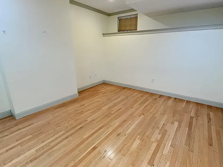 531 Newbury St — Photo 7