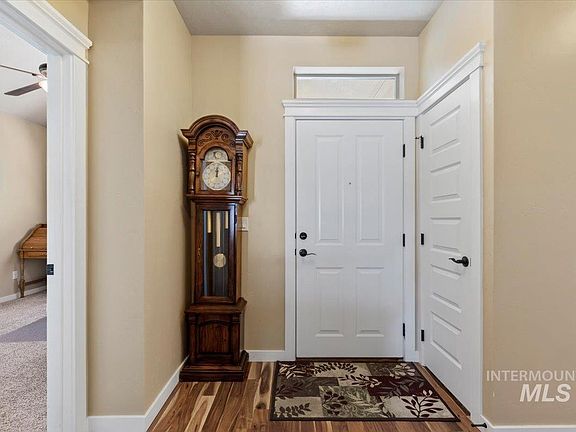 4th image of 2970 N Cloverdale Rd
