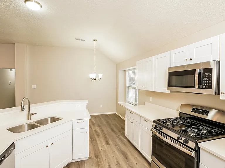 5200 Rockwood Dr — Photo 8