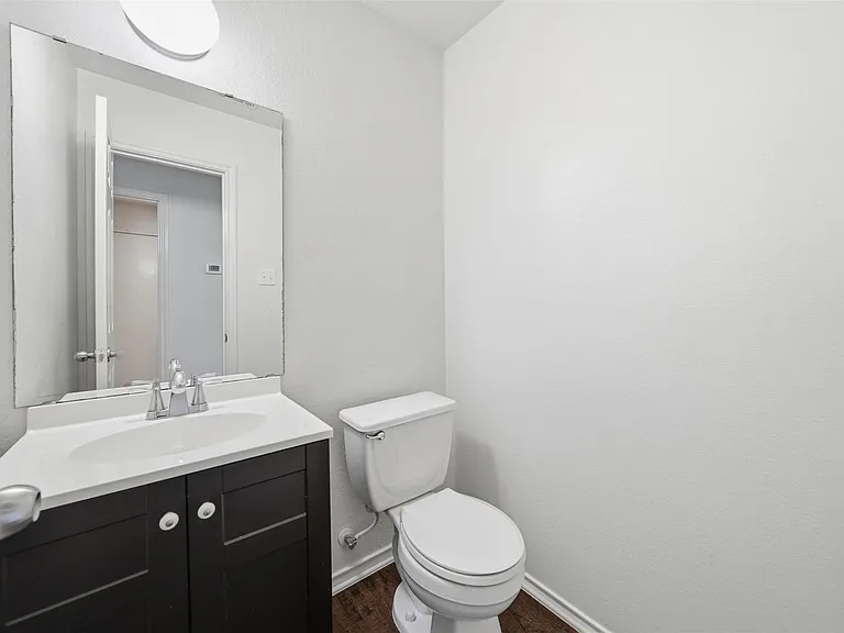 104 Carol Ave — Photo 25