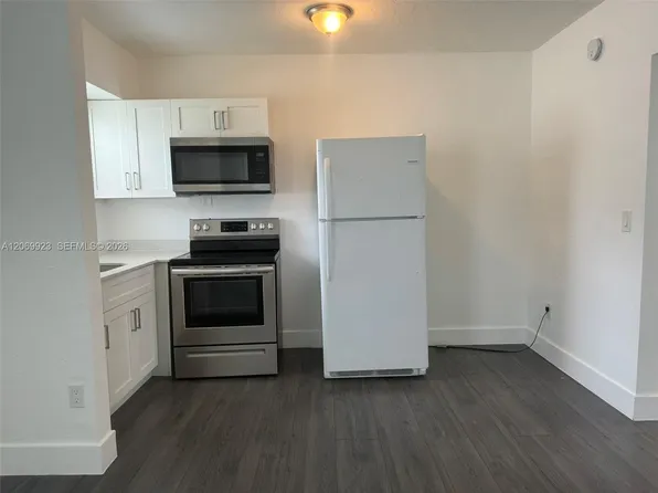 2150 NW 24th St #4, Miami, FL 33142
