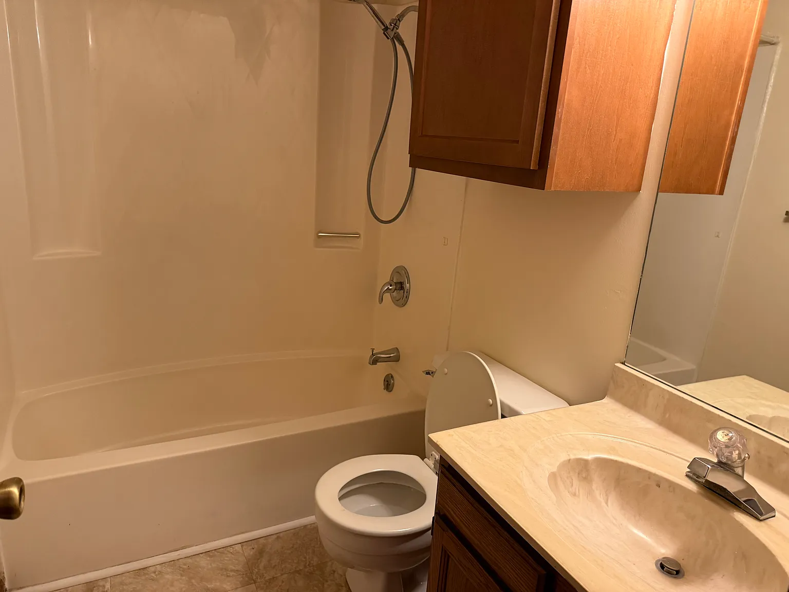 3 bed, 925 sqft, $1,550 — Photo 2
