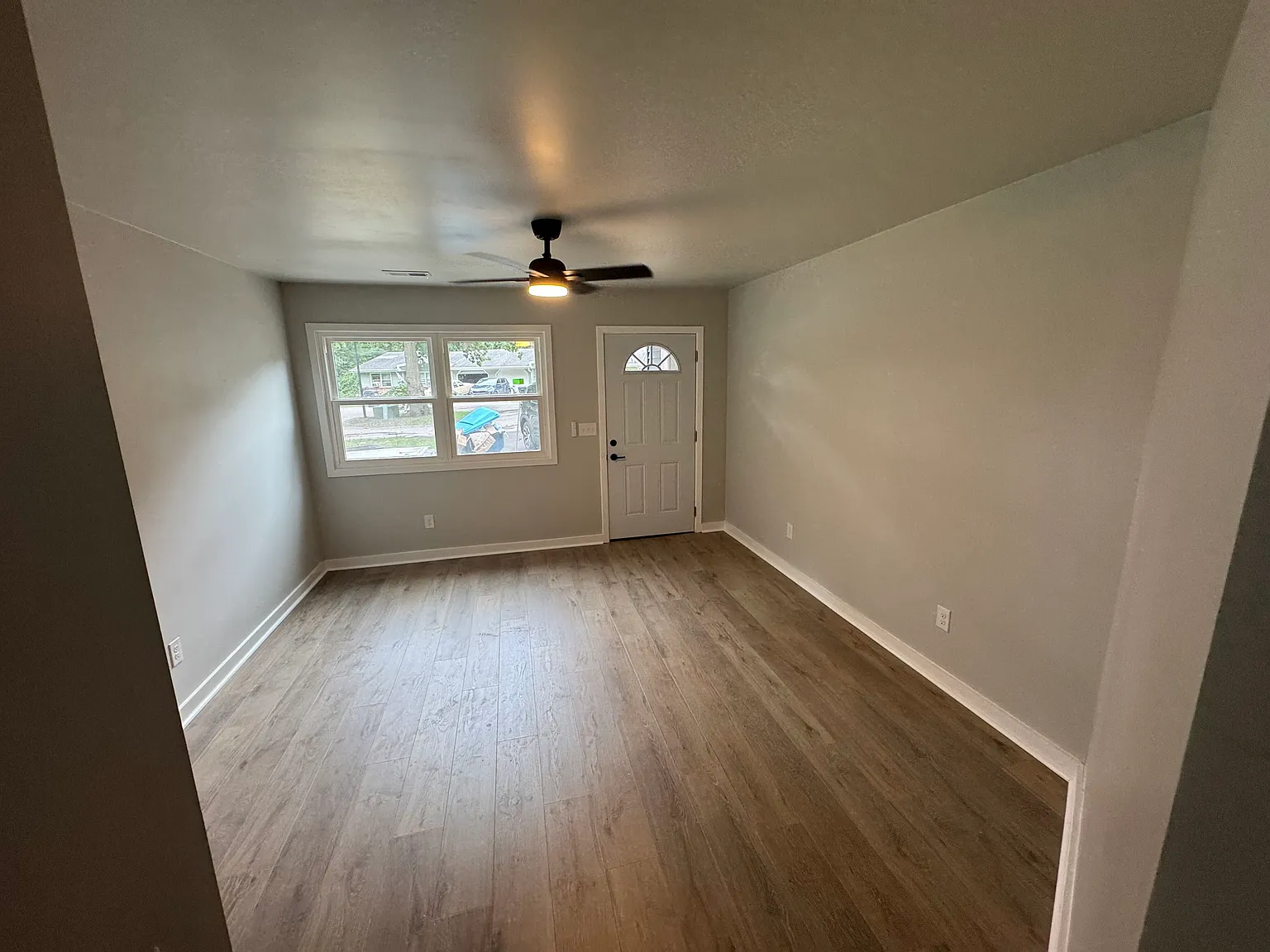 3 bed, 1.5 bath, 1034 sqft, $2,200 — Photo 3