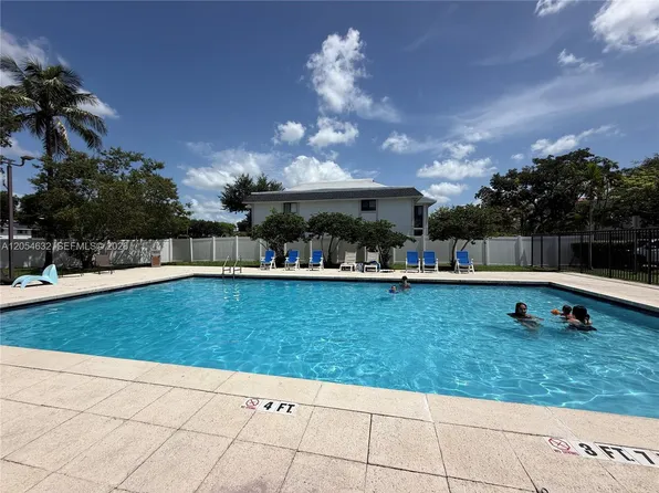 6195 NW 186th St, Hialeah, FL