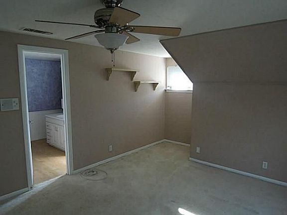 4th image of 900 W Northgate Dr
