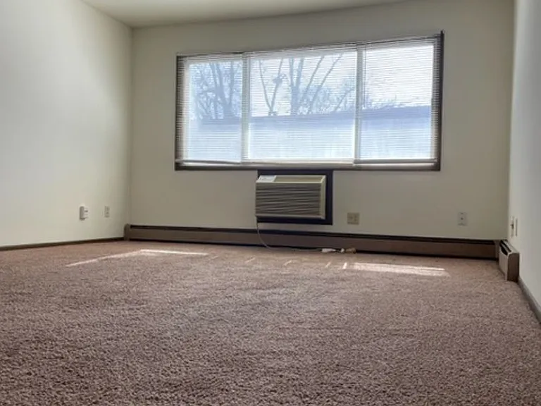 5305 N Lovers Lane Rd — Photo 3