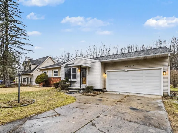 2054 Raby Rd, Haslett, MI 48840