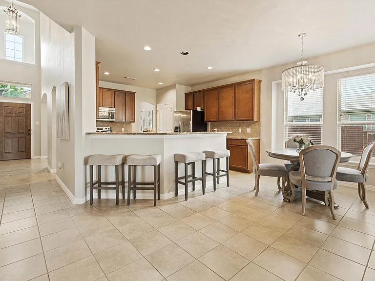 8720 Devonshire Dr — Photo 12