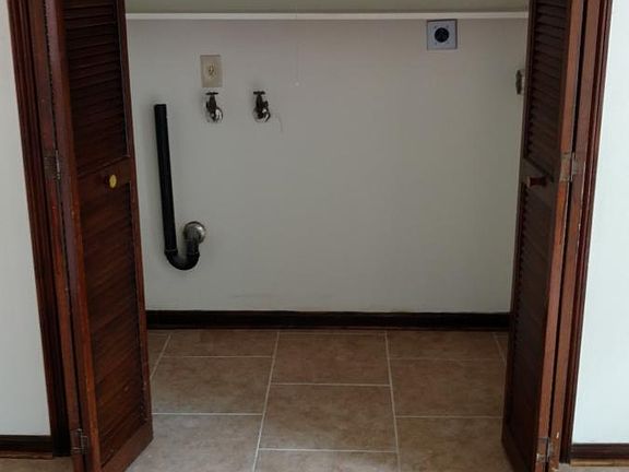 4th image of 4606 Grammar Ave