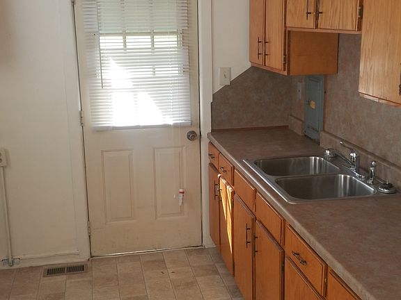 3rd image of 1421 Pineola Ave