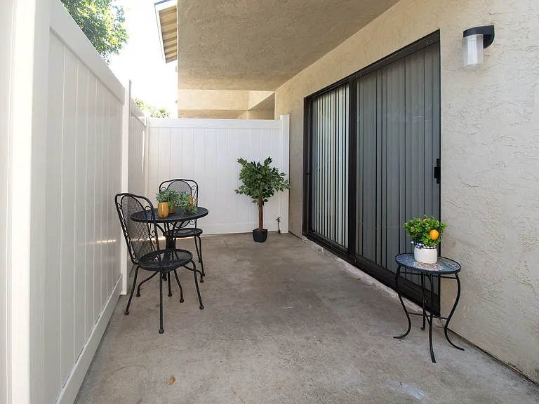 Gold Coast Apartments — Photo 68