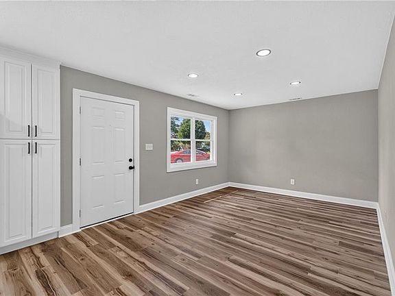 5th image of 4712 Lonewillow Ln
