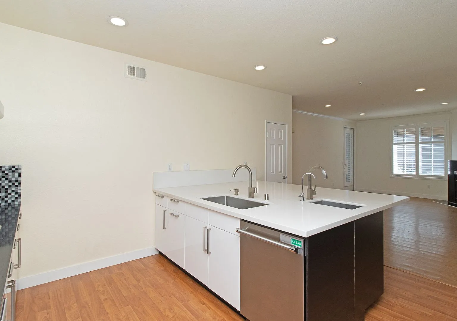 Downstairs 3 Bed Condo Located in Carmel Valley! — Photo 3