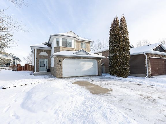 2nd image of 223 Rainbow Cres
