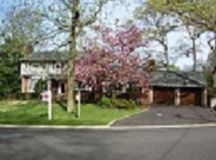 80 Yoakum St, Farmingdale, NY 11735