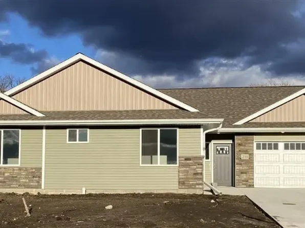 211A 3rd Ave SW, Wells, MN 56097