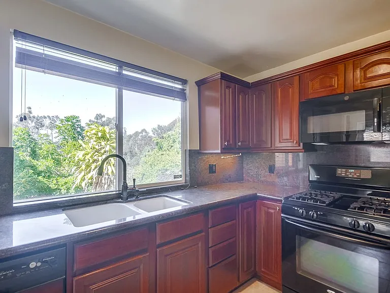 4462 Arch St — Photo 1