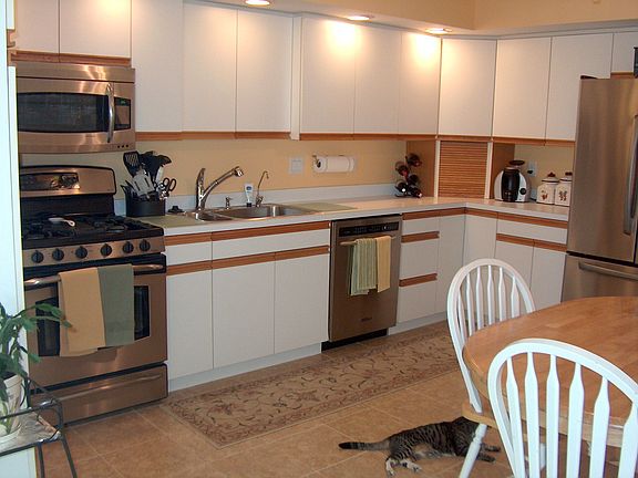 Eat-In Kitchen