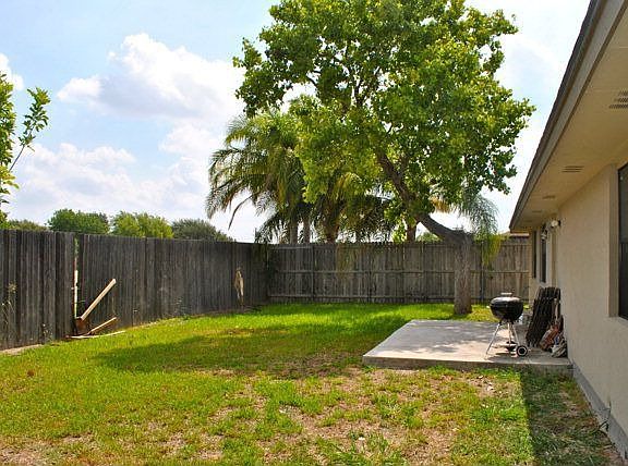 4th image of 1920 Pelican Ave