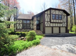 2320 Old Pine Trl, Midland, MI 48642