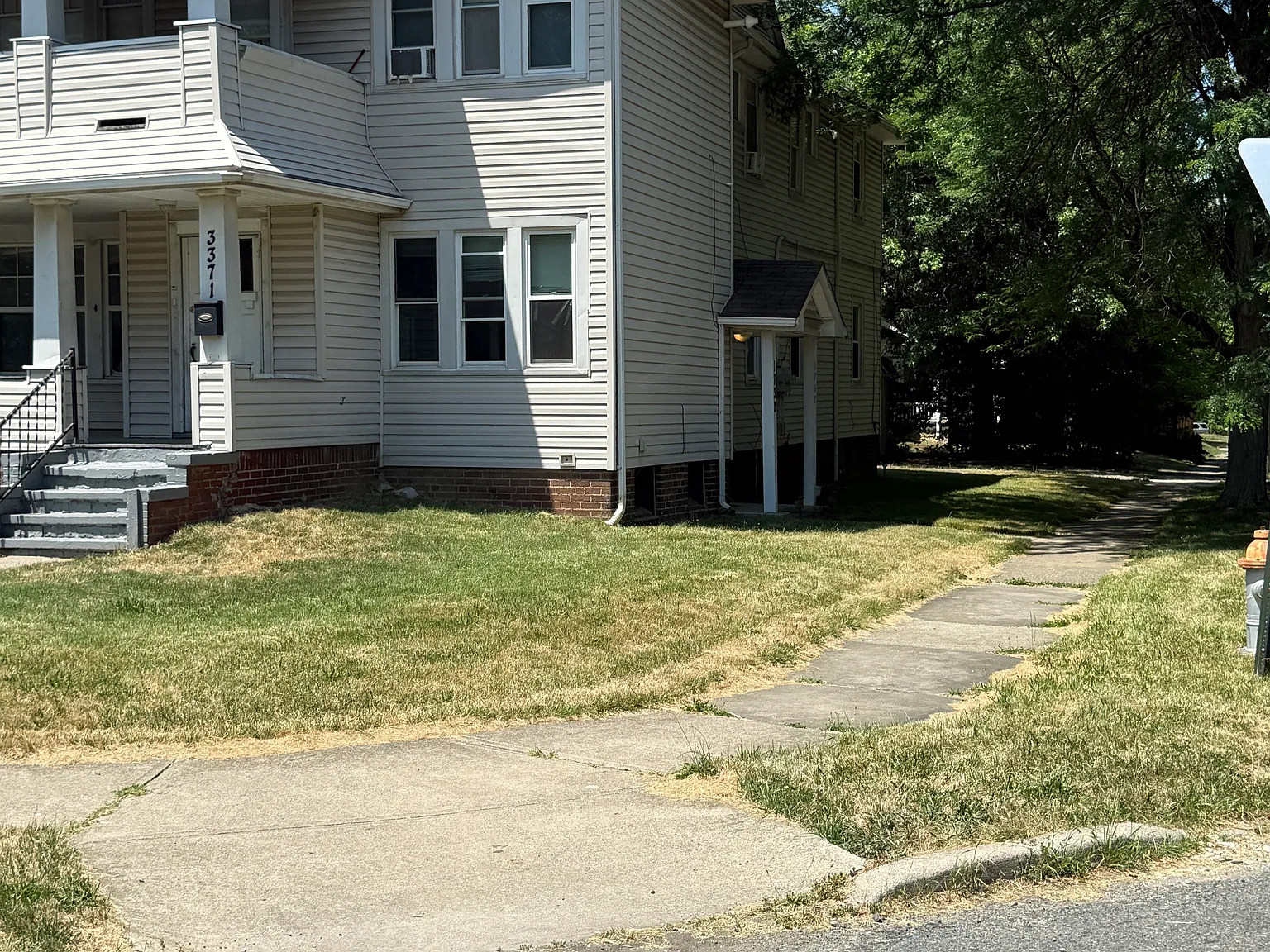 4 bed, 1549 sqft, $1,985 — Photo 2