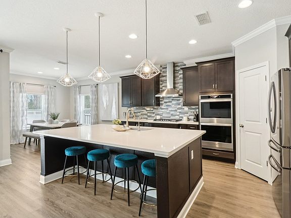 3rd image of 572 Watervale Dr