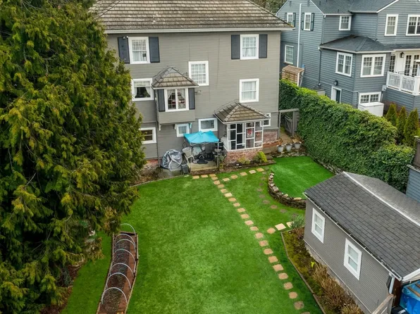 1021 34th Ave E, Seattle, WA 98112