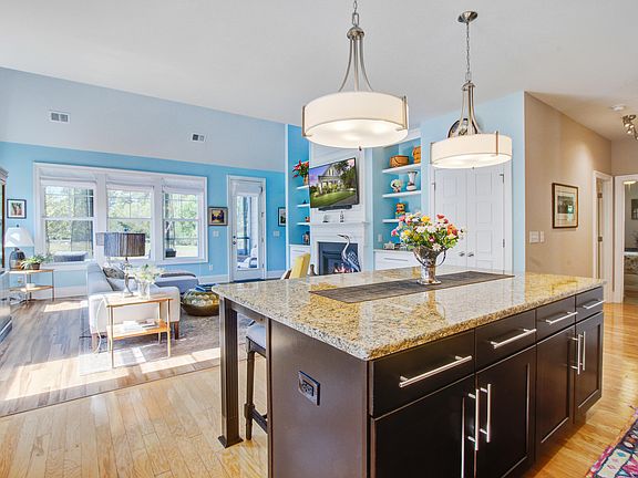 4th image of 303 Kilarney Rd