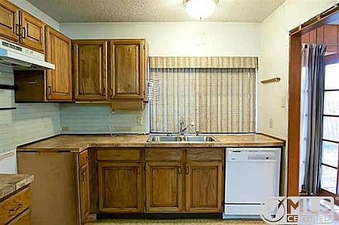 5th image of 1203 Hickory Hill Dr
