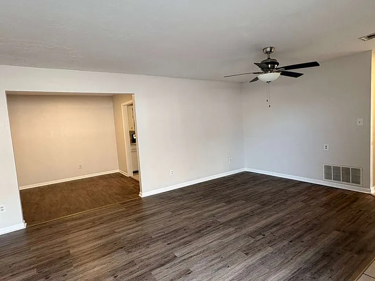 5401 NW King Richard Ave #B — Photo 1
