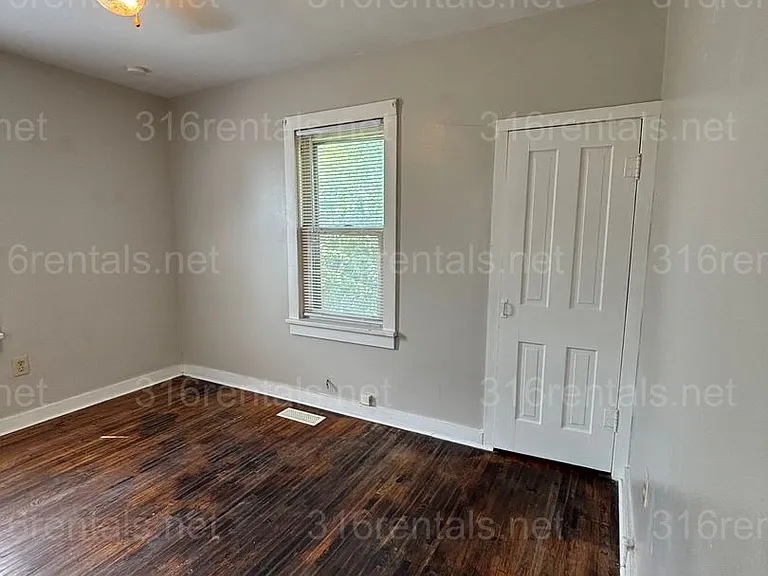 106 S Arthur St — Photo 11
