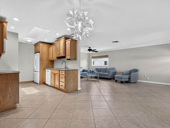 4th image of 3358 Christopher Street