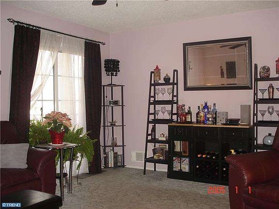 3rd image of 106 Chambord Ct
